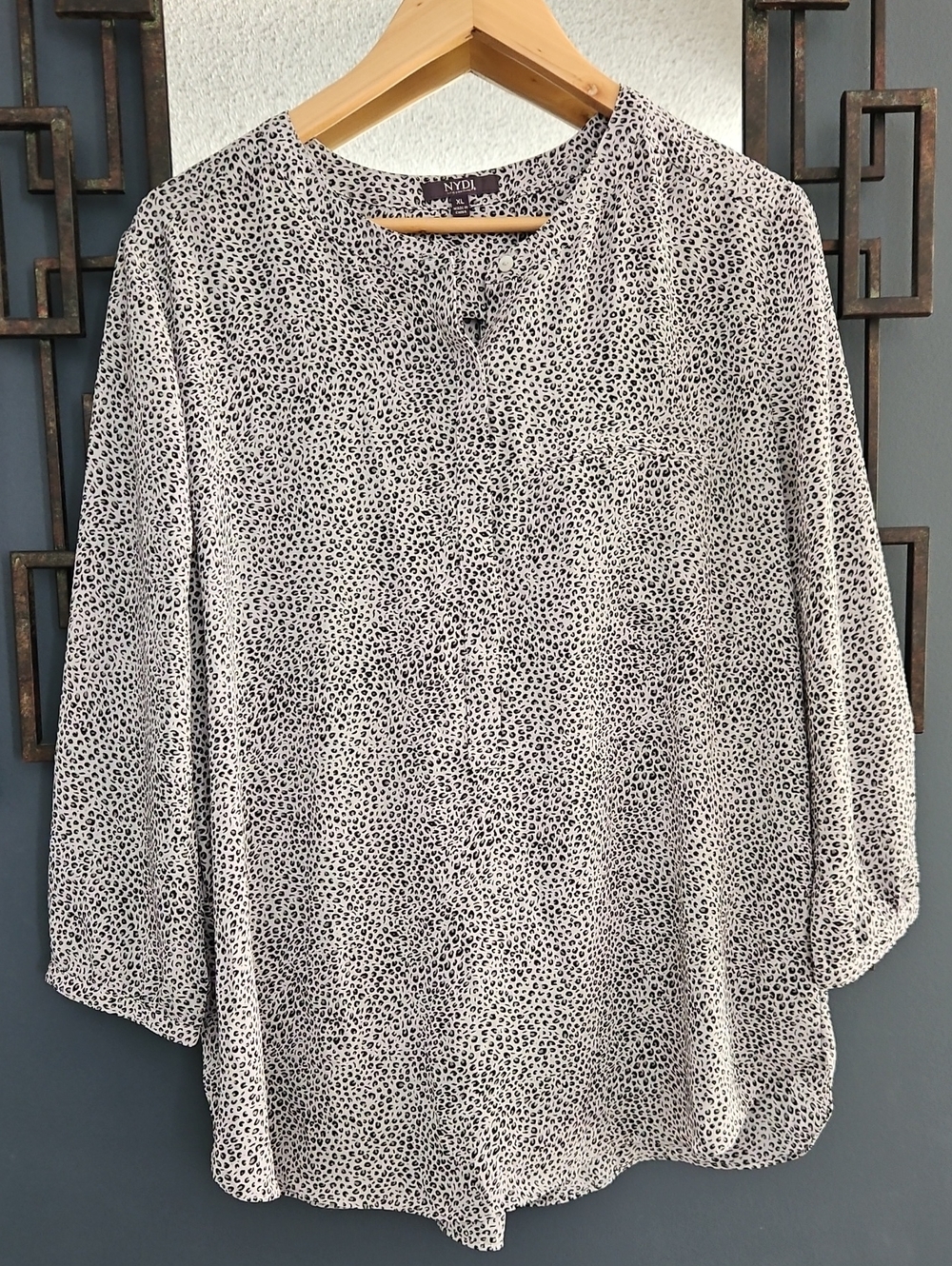 Size XL NYDJ Black & White Micro Leopard Print Blouse Top Lightweight Flowy NBW